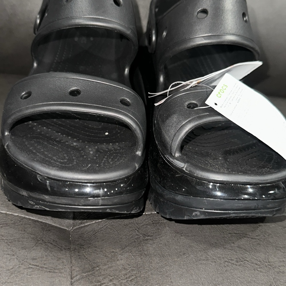 CROCS Classic Black Sandals - Picture 3 of 8